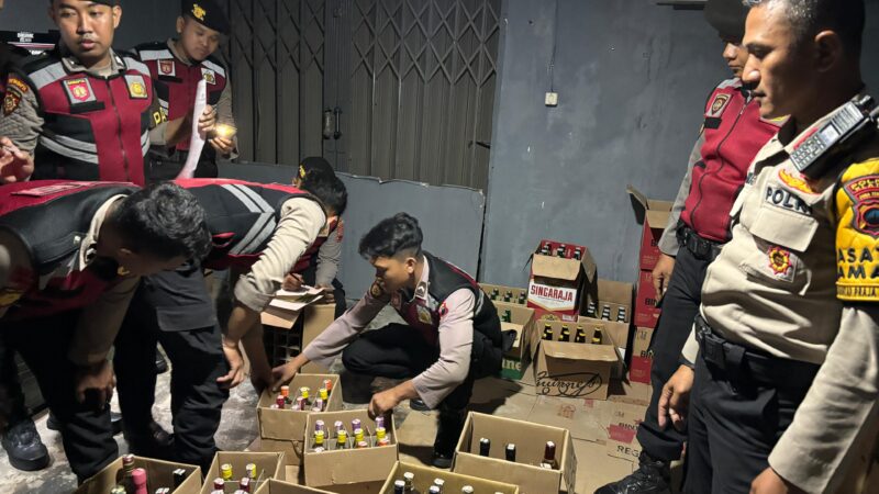 Polres Klaten Gerebek Penjual Miras, Ratusan Botol Disita