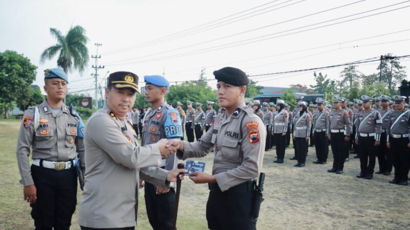 Kapolres Klaten Pimpin Apel Kesiapsiagaan dan Penyerahan Buku Netralitas Pilkada Serentak 2024