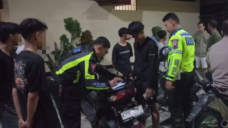 Patroli Polisi Klaten Bubarkan Balap Liar di Delanggu, Enam Remaja dan Lima Motor Diamankan