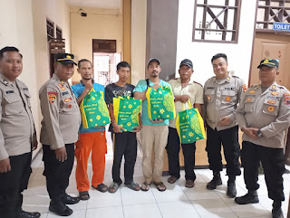 Polres Klaten Gelar Pembagian Sembako untuk Cleaning Service sebagai Bentuk Kepedulian Sosial