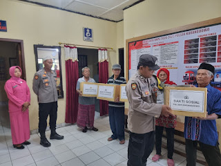 Polsek Karangdowo Bagikan Sembako kepada Kaum Duafa di Dk. Brajan