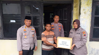 Polsek Klaten Utara Gelar Bakti Sosial, Salurkan Bantuan Sembako kepada Warga