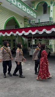 Polwan Polres Klaten Gelar Patroli Jumat Damai di Masjid Raya Klaten
