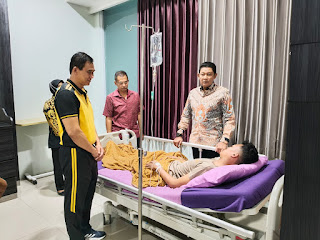 Kapolda Jateng Jenguk Brigadir Eka, Anggota Polda yang Disandera Kelompok Anarko Saat Aksi Demo