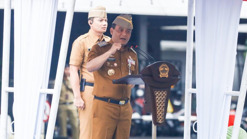 Gerimis, Ahmad Ahmad Luthfi Bariskan Bupati/ Wali Kota Ikuti Apel Pagi – Pemerintah Provinsi Jawa Tengah