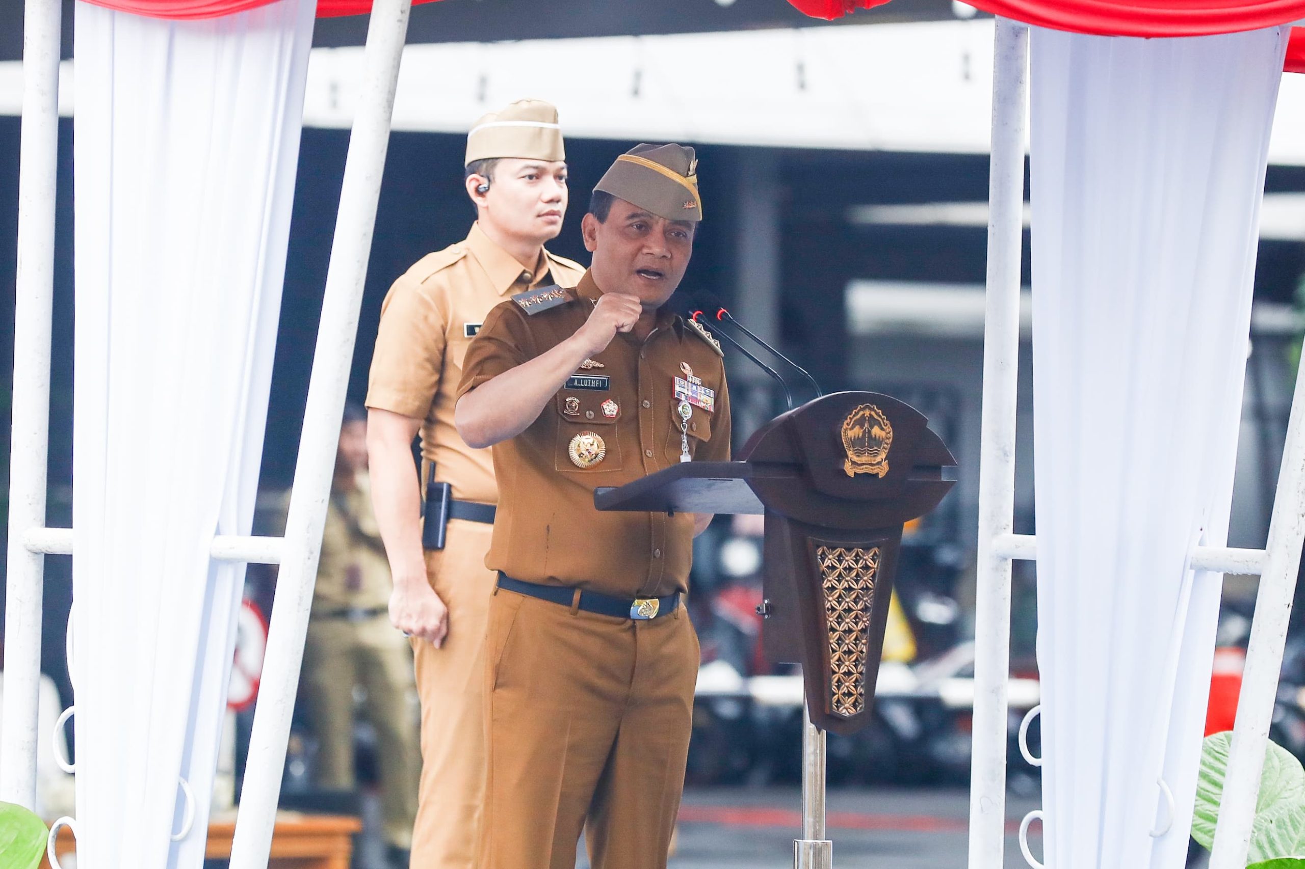 Gerimis, Ahmad Ahmad Luthfi Bariskan Bupati/ Wali Kota Ikuti Apel Pagi – Pemerintah Provinsi Jawa Tengah