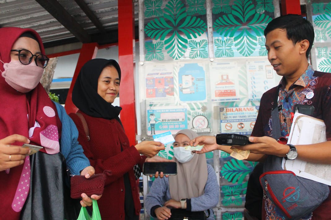 Ngopeni Buruh, Lutfhi Pangkas Ongkos Trans Jateng Jadi Rp1.000 – Pemerintah Provinsi Jawa Tengah
