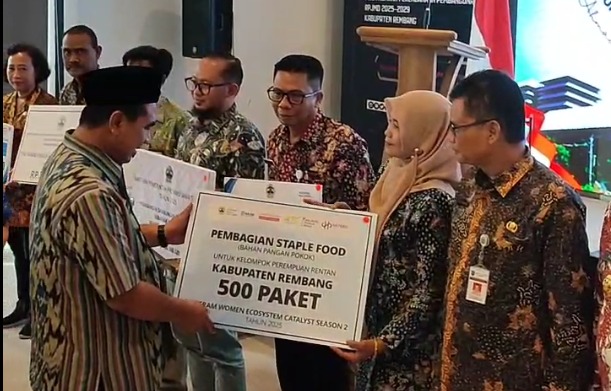 Ratusan Perempuan Rentan di Rembang Terima Bantuan dari Pemprov Jateng – Pemerintah Provinsi Jawa Tengah