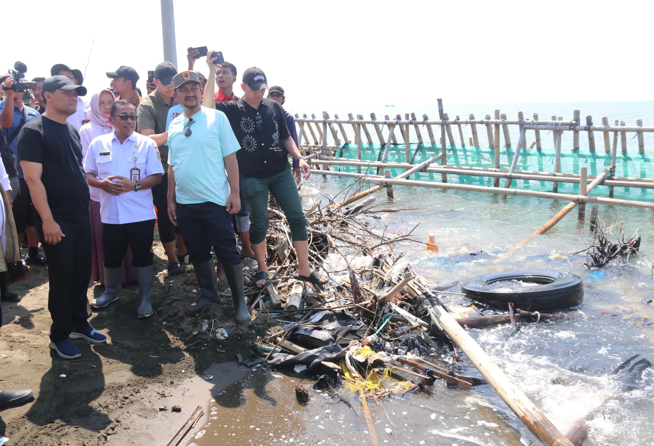 Abrasi Pantai Kramatsari Pemalang Kian Parah, Ahmad Luthfi Instruksikan Perbaikan Tanggul Kandang Jangkrik – Pemerintah Provinsi Jawa Tengah