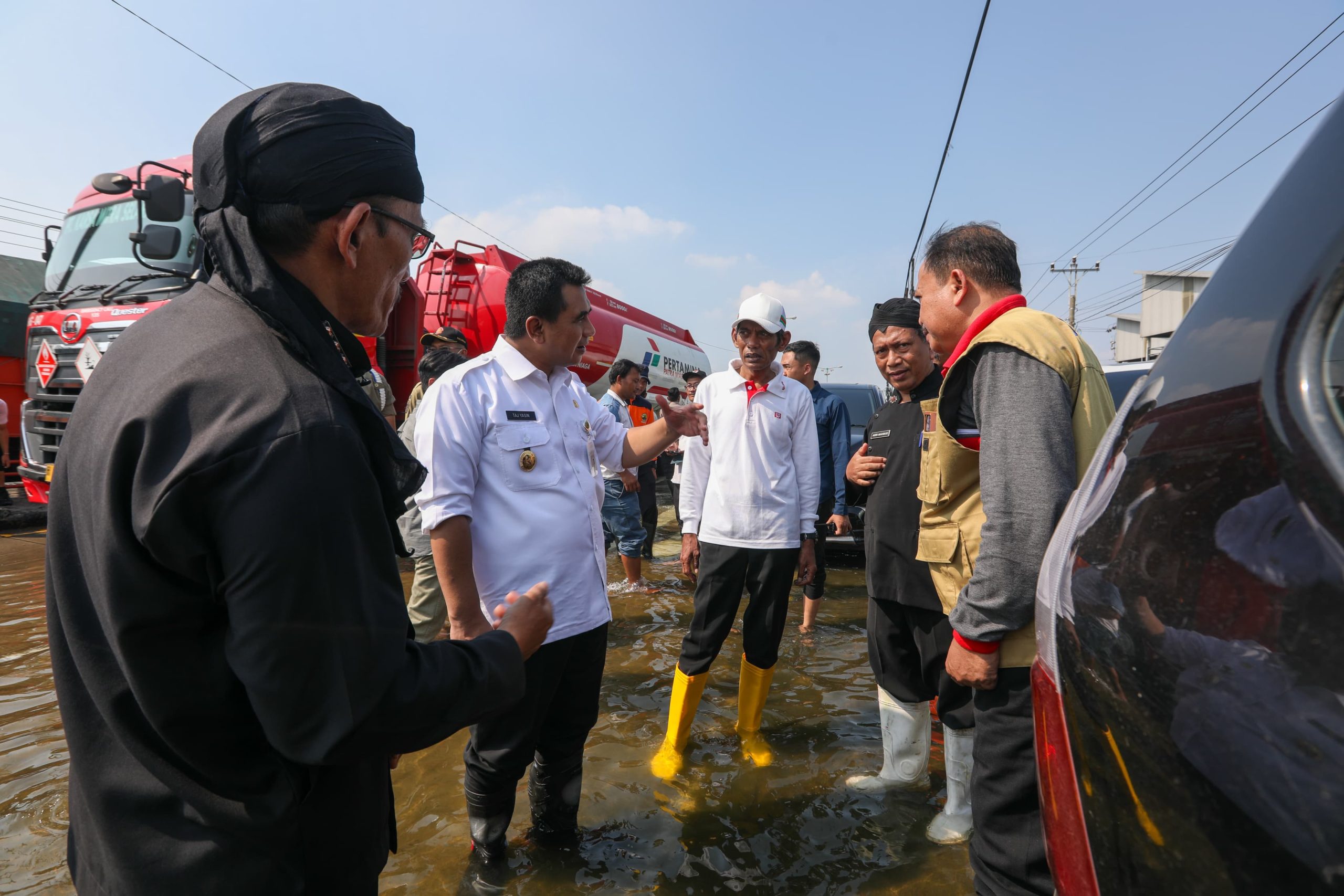 Tinjau Banjir Rob di Jalan Pantura Demak, Taj Yasin Minta Cepat Dituntaskan – Pemerintah Provinsi Jawa Tengah
