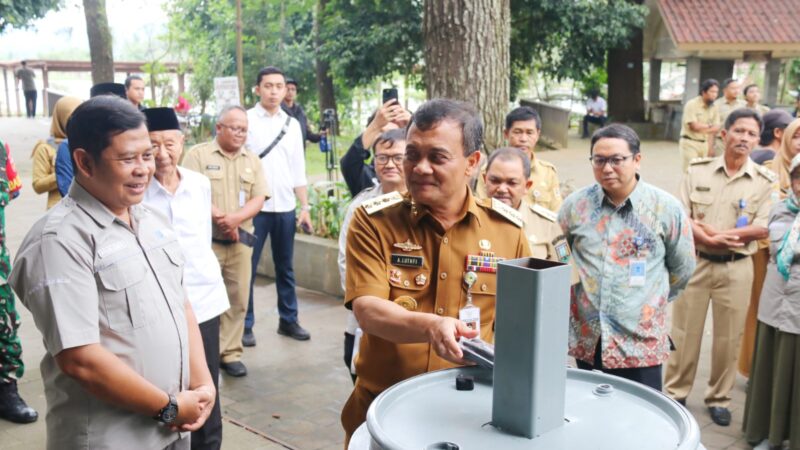 Pemprov Jateng Gandeng UNS, Berdayakan Masyarakat Olah Enceng Gondok Jadi Bio Briket dan Paving Block – Pemerintah Provinsi Jawa Tengah