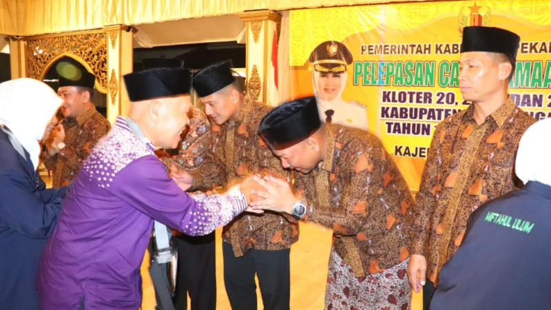 Kapolres Bersama Forkopimda Hadiri Pelepasan Jamaah Calon Haji Kabupaten Pekalongan