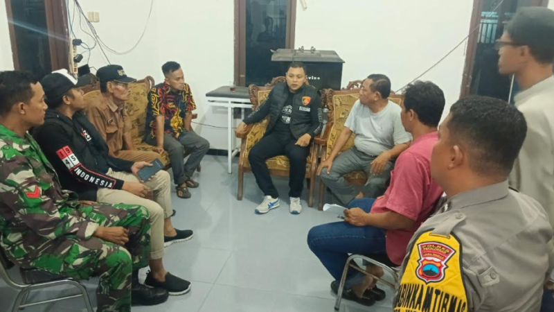 Polisi Amankan Kegiatan Rembug Desa Antara Warga dan Pemerintah Desa Sijambe