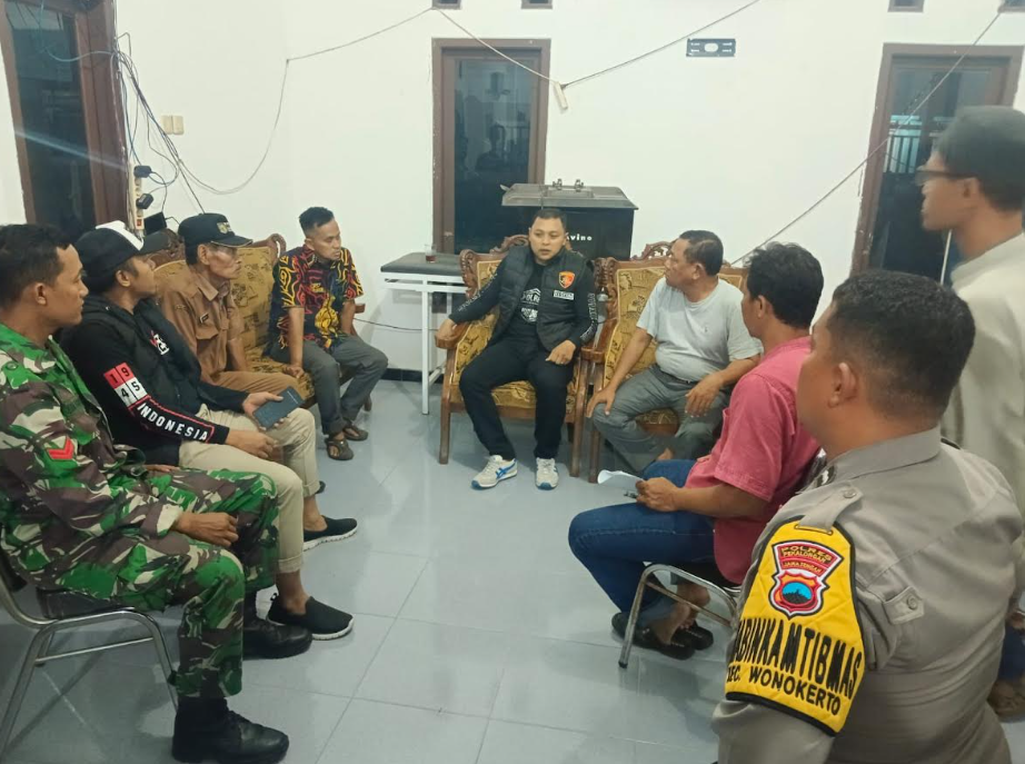 Polisi Amankan Kegiatan Rembug Desa Antara Warga dan Pemerintah Desa Sijambe