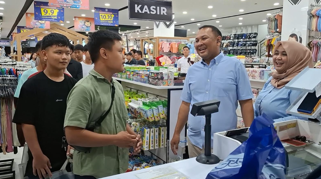 Bentuk Ungkapan Rasa Syukur, Kapolres Pekalongan Ajak Belanja Anak Yatim Piatu