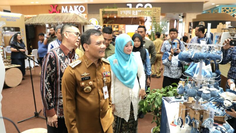 Dukung Kemajuan Industri Kecil, Gubernur dan Ketua Dekranasda Jateng Kunjungi Pameran UMKM di Paragon – Pemerintah Provinsi Jawa Tengah