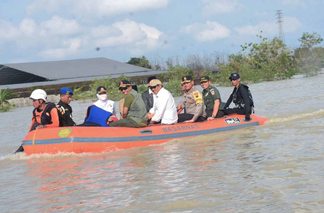 Kodam IV/Diponegoro, BNPB dan Forkopimda Kompak Bantu Korban Banjir Jepara