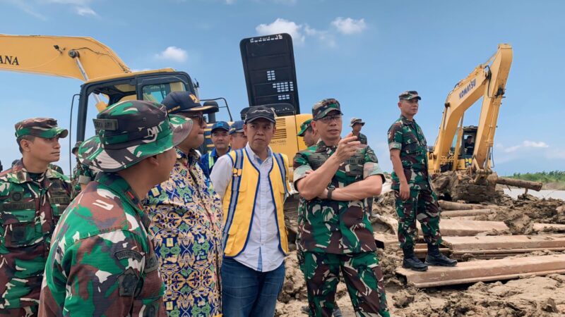 Pangdam IV/Diponegoro Tinjau Perbaikan Tanggul Jebol di Kabupaten Kudus