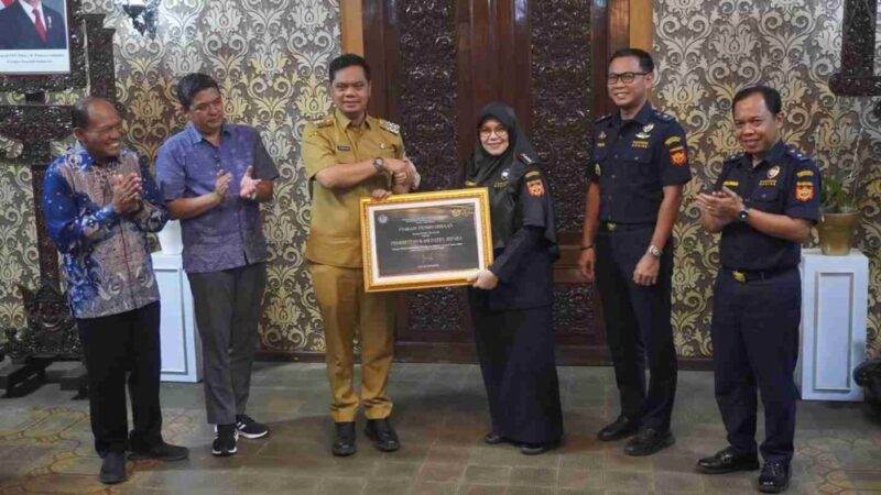 Komitmen Berantas Rokok Ilegal, Jepara Raih Penghargaan dari KPPBC Kudus