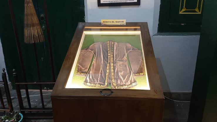 Kebaya hingga Stempel Peninggalan RA Kartini Dipamerkan di Monas – Pemerintah Provinsi Jawa Tengah