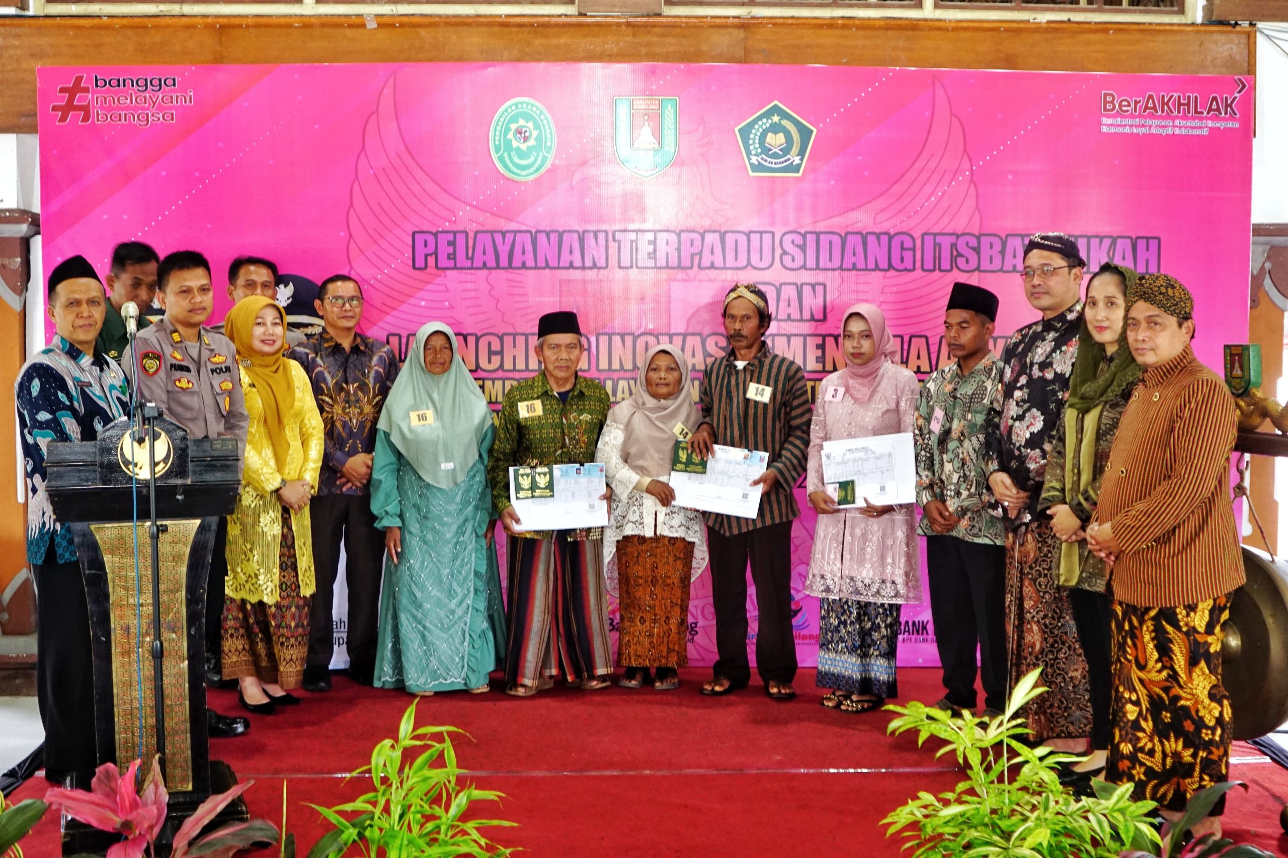 Sejumlah Pasangan Siri Dapat Buku Nikah dari Pemkab Magelang – Pemerintah Provinsi Jawa Tengah