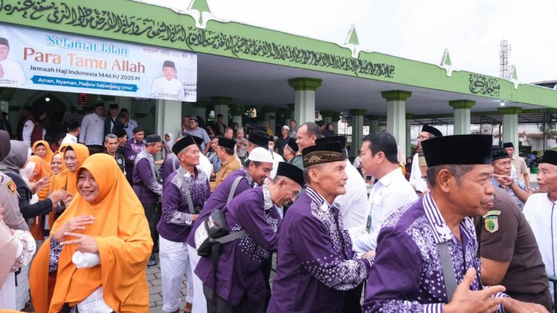 Damar Lepas Jemaah Calon Haji, Minta Doakan Kota Magelang di Tanah Suci – Pemerintah Provinsi Jawa Tengah