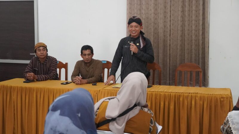 Disdagkop UKM Kendal Serahkan Serifikat Halal dan Merek kepada Pelaku UMKM – Pemerintah Provinsi Jawa Tengah