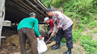 Aipda Udik Suyono Dampingi Warga Siapkan Pupuk Organik untuk Dukung Swasembada Pangan