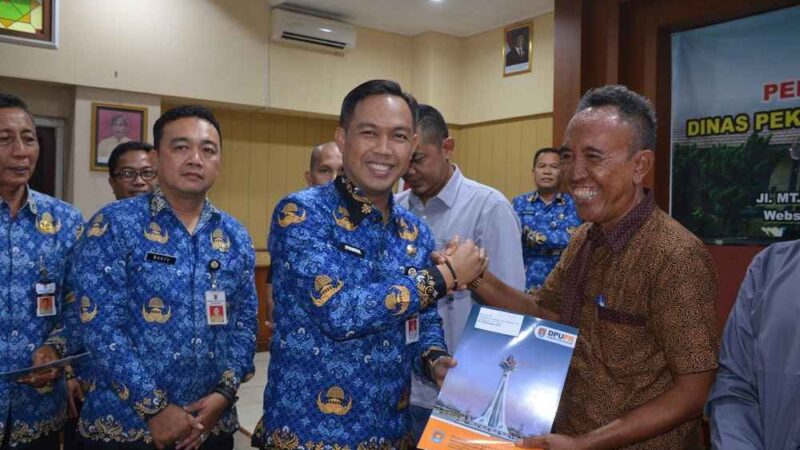 Serahkan SPMK, Bupati Syamsul Ingatkan Pentingnya Mutu Pekerjaan