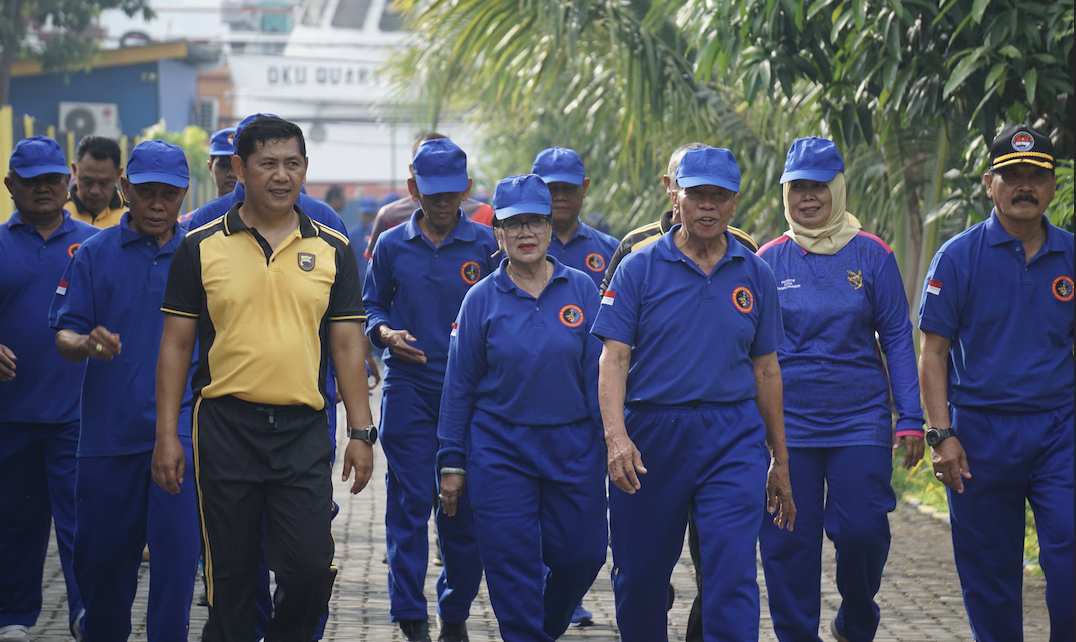 Sambut Hari Bhayangkara Ke-79, Ditpolairud Polda Jateng Olahraga Bersama Purnawirawan Polairud dan Ditsamapta