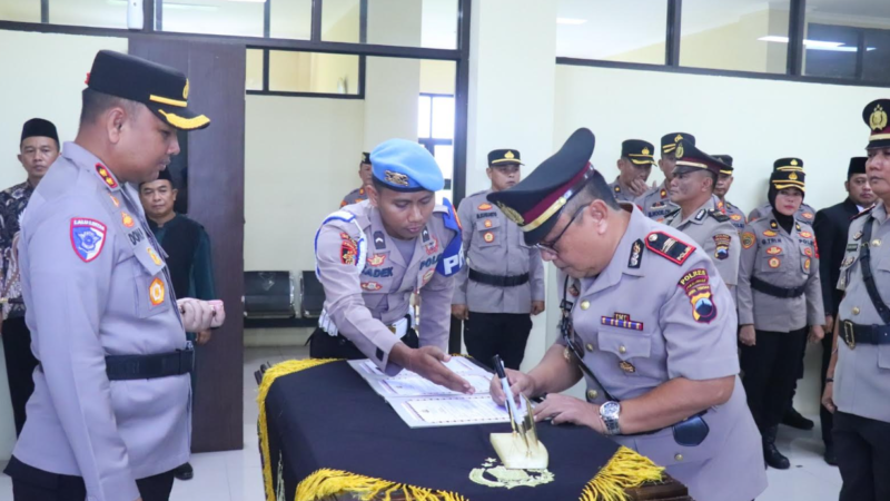 Jabatan Kasat Resnarkoba dan Beberapa Kapolsek Jajaran Polres Pekalongan Terkena Mutasi, Kapolres Pimpin Upacara Sertijab