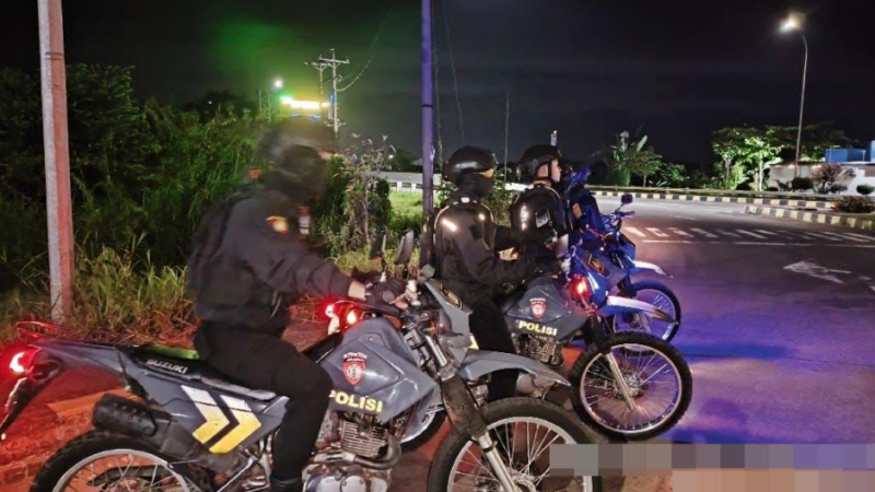 Patroli Wilayah dengan Sepeda Motor, Anggota Sat Samapta Hadir Berikan Rasa Aman Bagi Warga