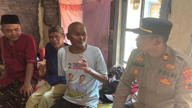 Satu Hari Satu Kebaikan, Kapolsek Wiradesa Berikan Bantuan kepada Warga Kurang Mampu