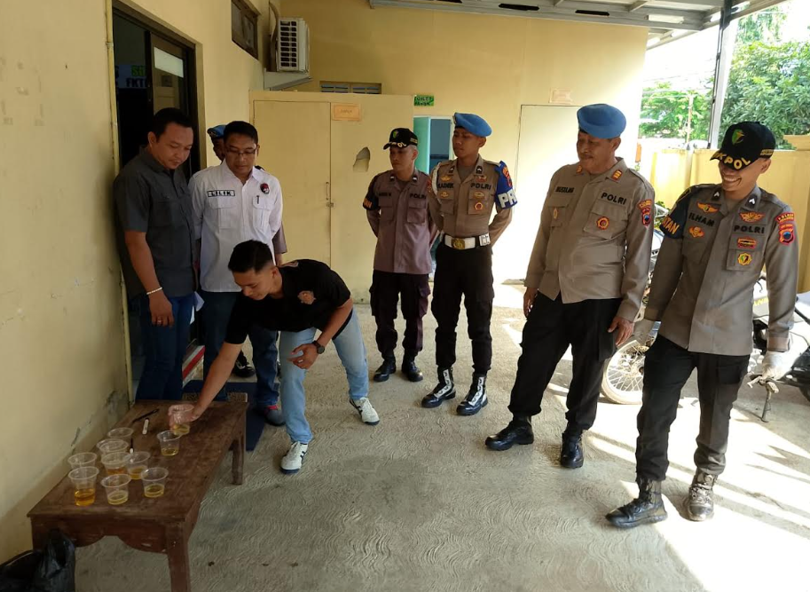 Propam Polres Pekalongan Mendadak Tes Urin pada Personil Sat Reskrim, Sat Intelkam, dan Sat Resnarkoba