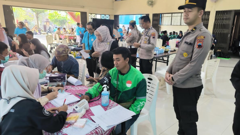 Polres Purbalingga Bersama Gereja Katolik Santo Agustinus Gelar Bakti Kesehatan dan Bakti Religi Hari Bhayangkara Ke 79