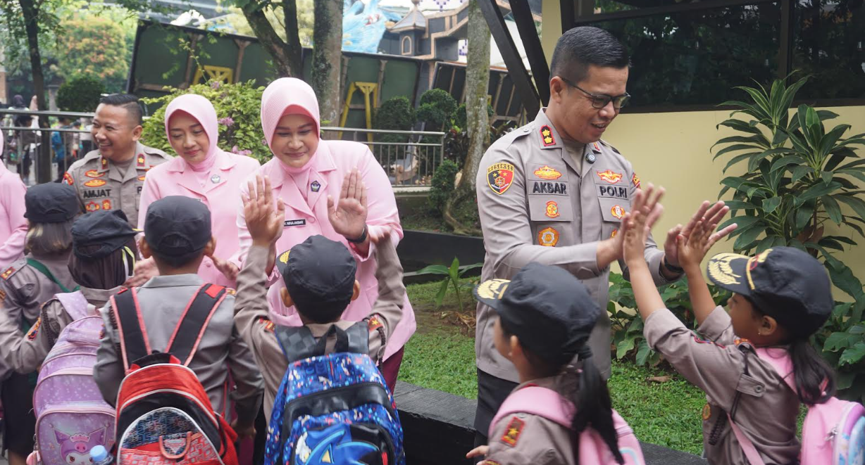 Hari Bhayangkara Ke-79, Polres Purbalingga Gelar Wisata Edukasi dan Pemeriksaan Kesehatan Anak