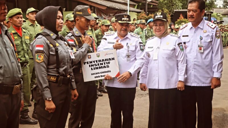 7.321 Anggota Satlinmas Terima Dana Insentif – Pemerintah Provinsi Jawa Tengah