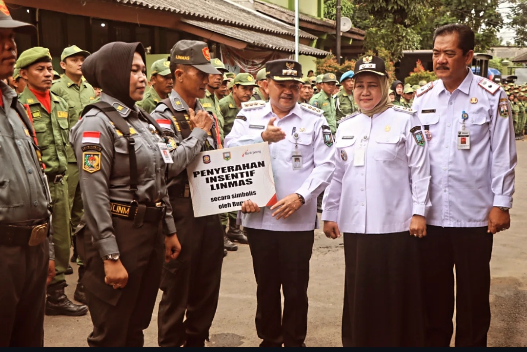 7.321 Anggota Satlinmas Terima Dana Insentif – Pemerintah Provinsi Jawa Tengah