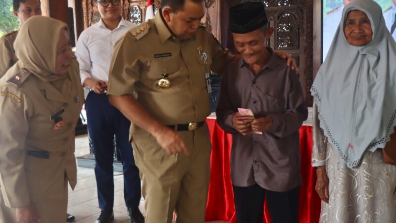 2.393 Warga Kabupaten Semarang Terima BLT DBHCHT – Pemerintah Provinsi Jawa Tengah