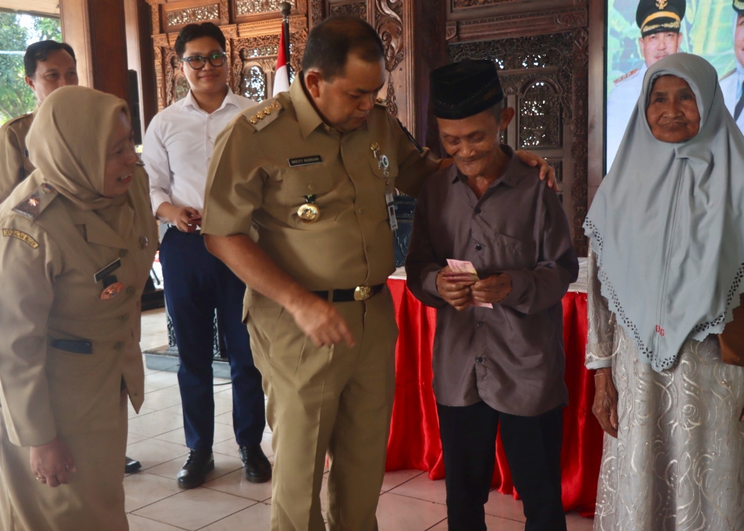 2.393 Warga Kabupaten Semarang Terima BLT DBHCHT – Pemerintah Provinsi Jawa Tengah