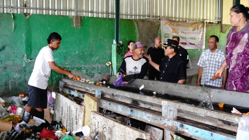 Wali Kota Apresiasi TPS3R Bulu, Targetkan Tiap Kelurahan Miliki Fasilitas Serupa – Pemerintah Provinsi Jawa Tengah
