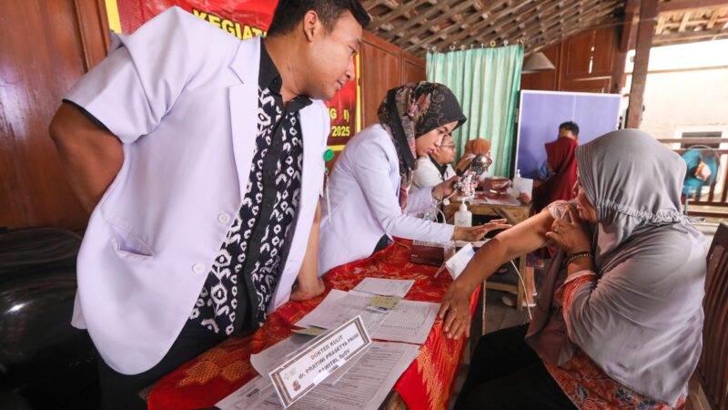 Tak Hanya Periksa Warga Terdampak Banjir Rob Demak, Speling juga Edukasikan Cegah Penyakit Kulit – Pemerintah Provinsi Jawa Tengah