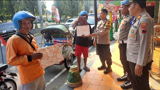 Polsek Prambanan Salurkan Bantuan Sosial Pakaian Layak Pakai kepada Warga Kurang Mampu