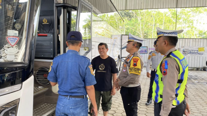 Ramp Check Angkutan Umum Digelar di Pekalongan, Kasat Lantas: Upaya Pencegahan Kecelakaan dan Keselamatan Penumpang Jadi Prioritas