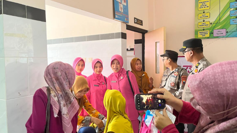 Polsek Sragi Gelar Bakti Kesehatan Pelayanan KB dalam Rangka Hari Bhayangkara ke-79