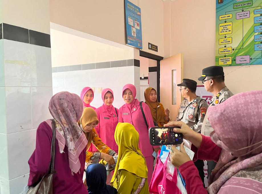 Polsek Sragi Gelar Bakti Kesehatan Pelayanan KB dalam Rangka Hari Bhayangkara ke-79