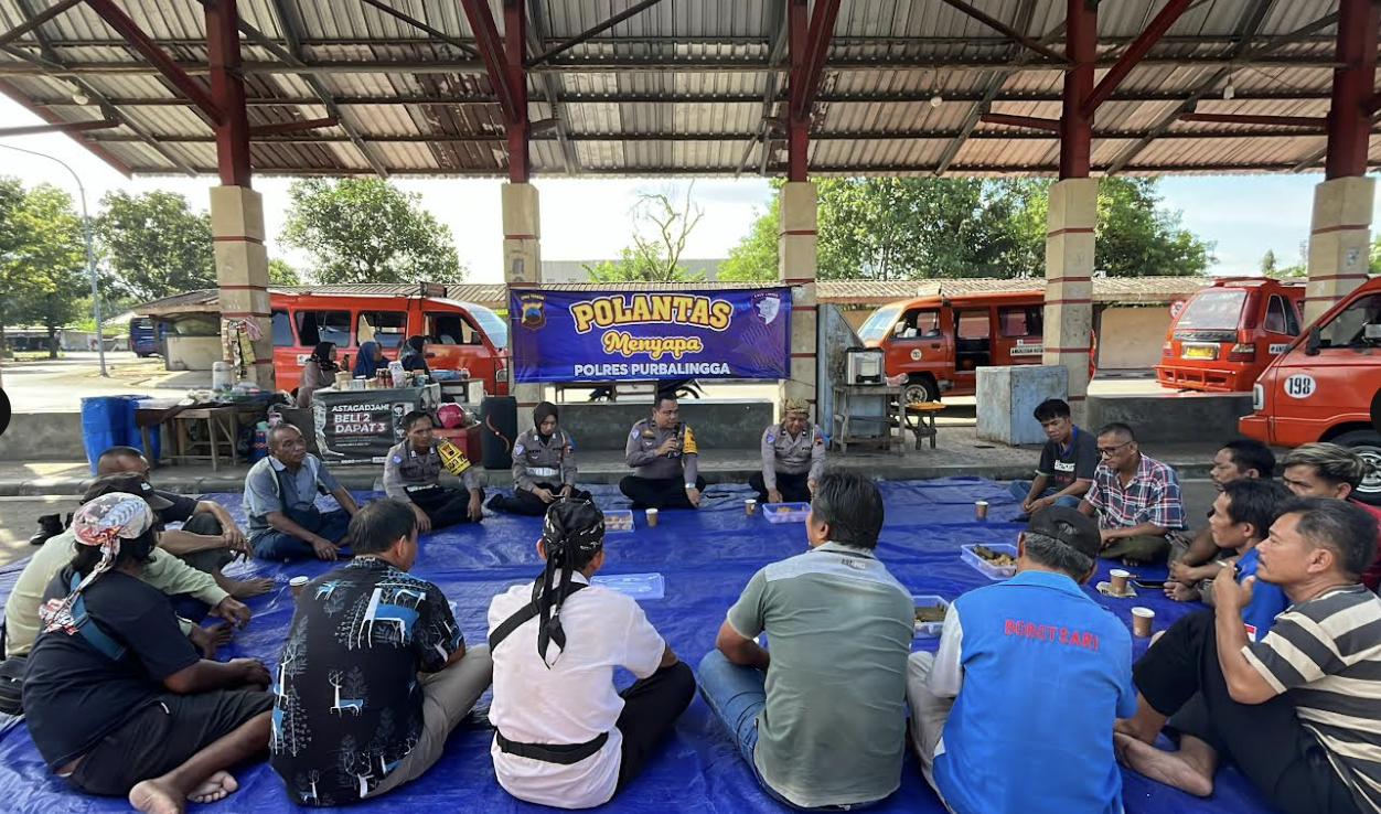 Polantas Menyapa: Polisi Ngopi Bareng Sopir Angkutan di Purbalingga 