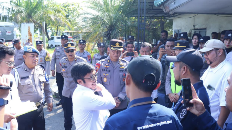 Ratusan Personel Gabungan Amankan Penyegelan PT. Kabana Textile Industries di Pekalongan