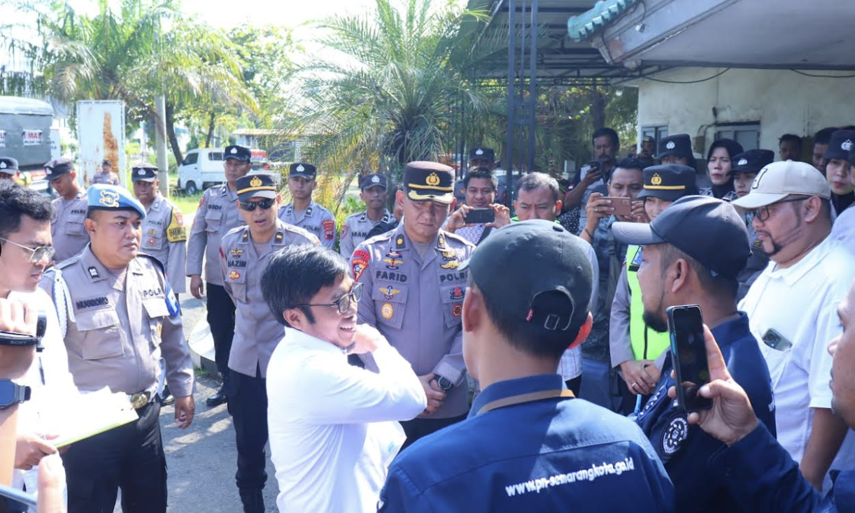 Ratusan Personel Gabungan Amankan Penyegelan PT. Kabana Textile Industries di Pekalongan