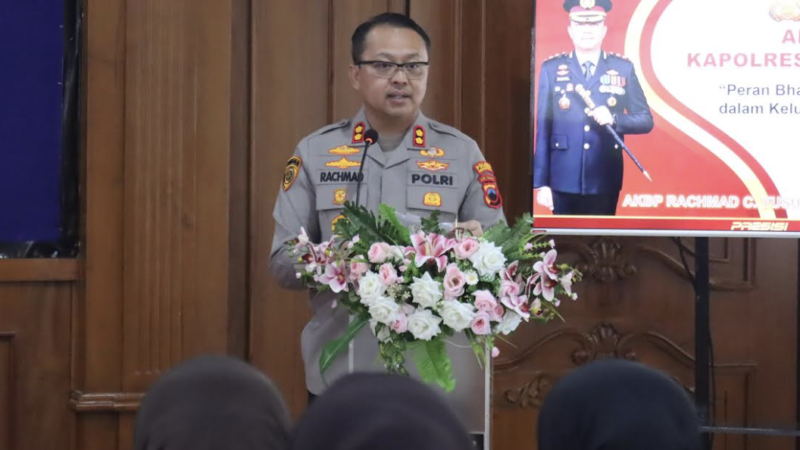 Kapolres Pekalongan dan Ketua Bhayangkari Tekankan Peran Strategis Bhayangkari dan Polwan